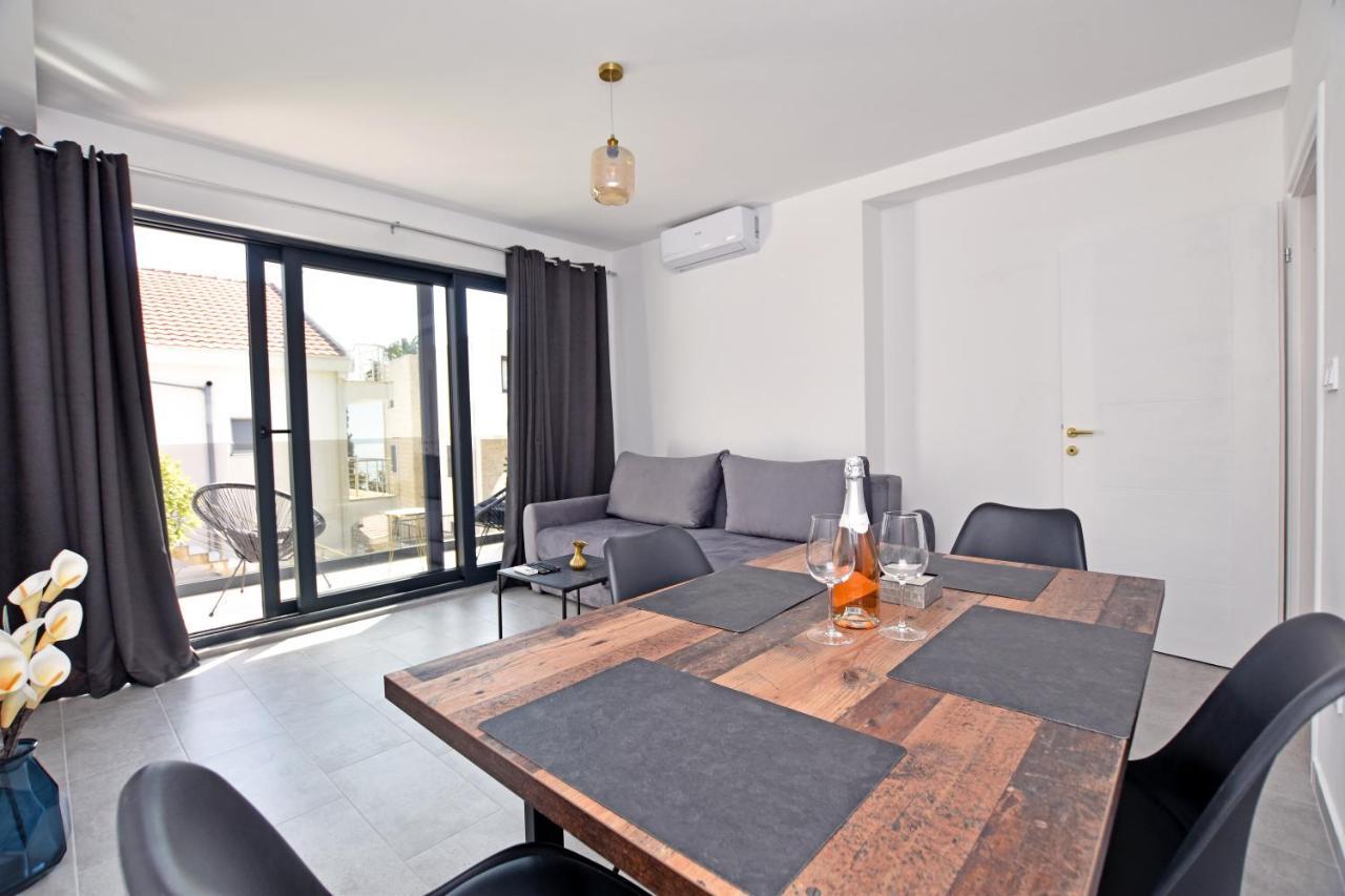 4k - Modern Very Close To The Sea